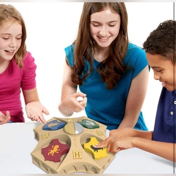 Harry Potter Electronic Wizarding Quiz Game w/ 1000 Questions - BNIB  🦁🦡🐦‍⬛🐍 - Picture 2 of 5